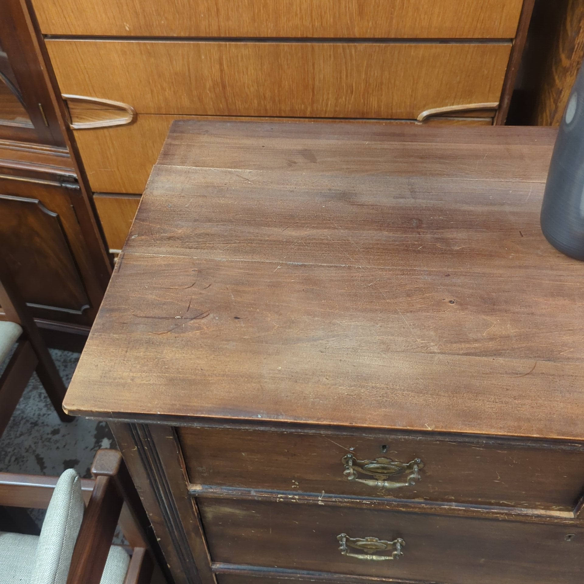 Chest of drawers